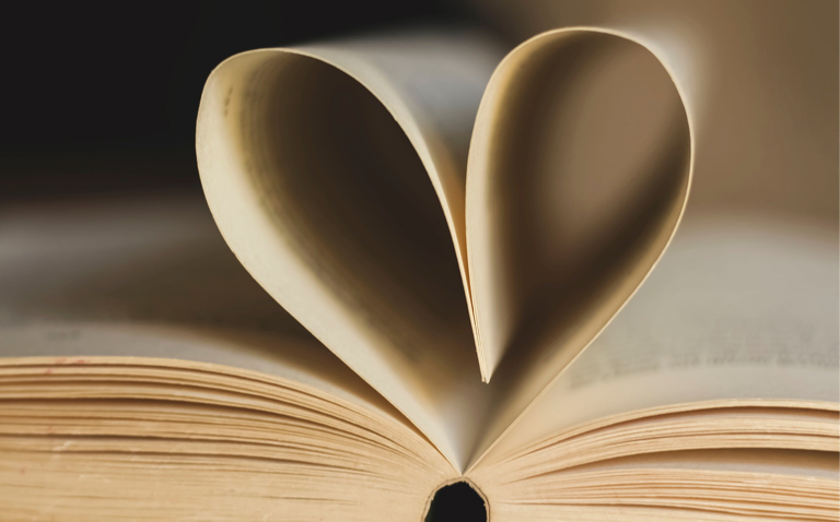 10 อันดับ นิยายรักโรแมนติก ฟินจิกหมอน หลายแนวจากนักเขียนยอดนิยม 2023