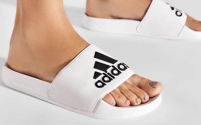 รองเท้าแตะ Adidas รุ่นไหนดี ใส่สบาย ดีไซน์สวย 2024